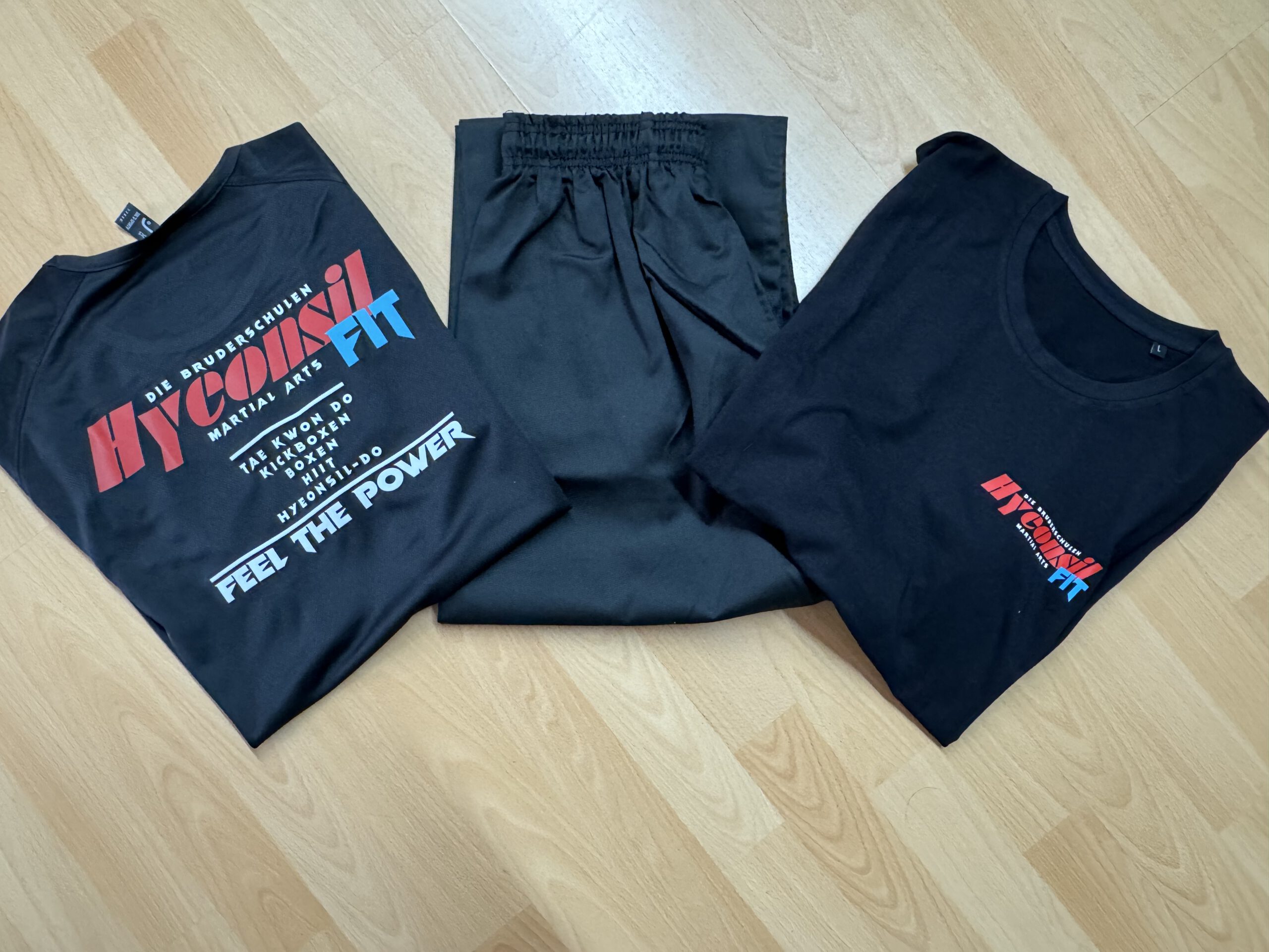 Kombi Pack (Bei Anmeldung) Hose, 2x Shirt Black - Standardbekleidung Hobby Schüler Regulär Tae Kwon Do/ Kickboxen